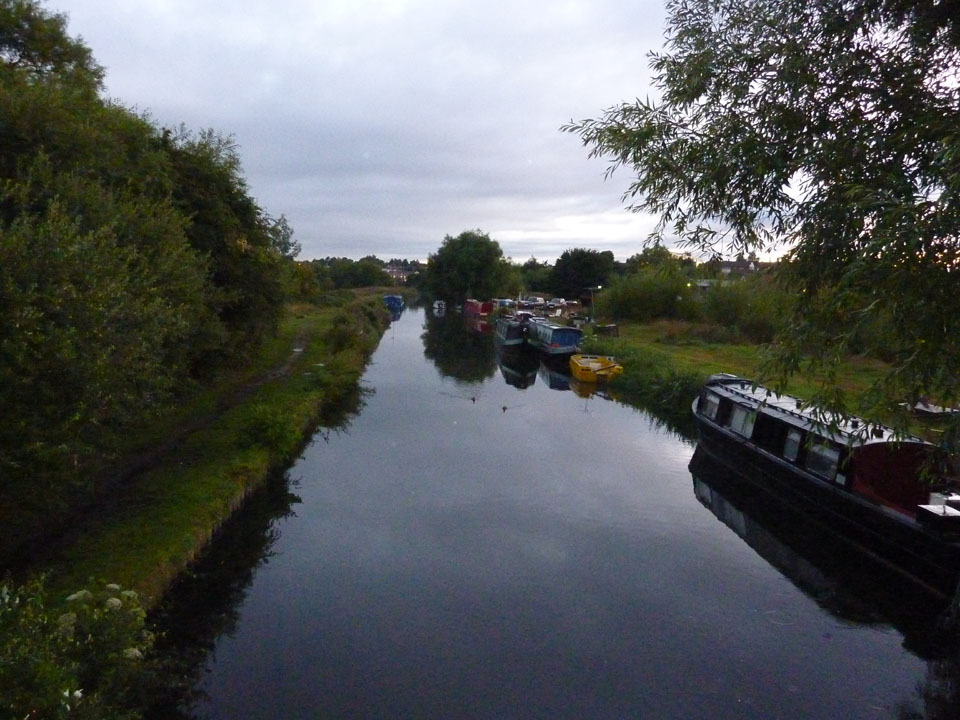 Sawbridgeworth, canal avec péniche... (je sais, ça sonne résolument  saiquessuel)... 