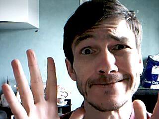 Je m'excuse de base auprès de tous ceux qui ont eu la polio, c'est pas bien de rire avec une expression populaire, mais songez à tous ceux qu'on traite de tête de cons....   Je m'excuse de base auprès de tous ceux qui ont eu la polio, c'est pas bien de rire avec une expression populaire, mais songez à tous ceux qu'on traite de tête de cons....