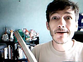 Je voulais quasiment le faire mauvais. Mais cynique et désabusé, ça donne un côté chair et sang, plus humain...   Je voulais quasiment le faire mauvais. Mais cynique et désabusé, ça donne un côté chair et sang, plus humain...