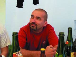Remarquez le sourire narquois du joueur qui a déjà tout pigé.