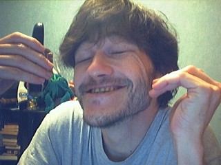 Parce que moi, je lui dis rien.
