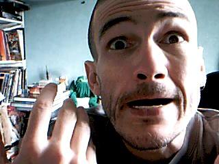 Ne fais confiance à personne, pas même à toi-même... Hu... 