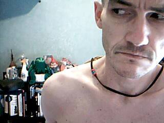 Bref, je fais que traduire dans les commentaires les voix dans ma tête que je perçois de mes side-kick quand ils ne veulent pas être entendus de tous...  