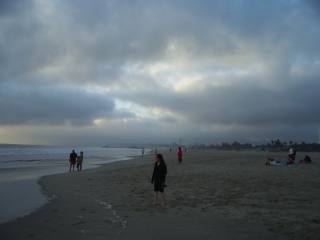 Que le fond de mon mur où j'me rends compte que maint'nant on verra l'étagère que j'ai fait pourtant installer le plus haut que je pouvais...   